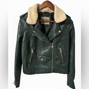 Like New Levi’s Sherpa Lined Faux Leather Asymmetrical Biker Jacket Dark Green